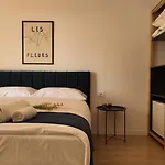 호텔 Bluemoon Retreat 티라나