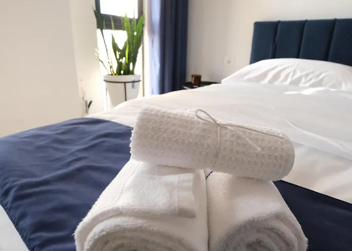 Bluemoon Retreat * 地拉那